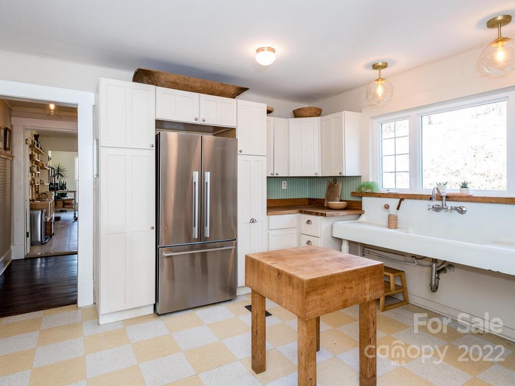 15 Juno Drive Asheville NC 28806