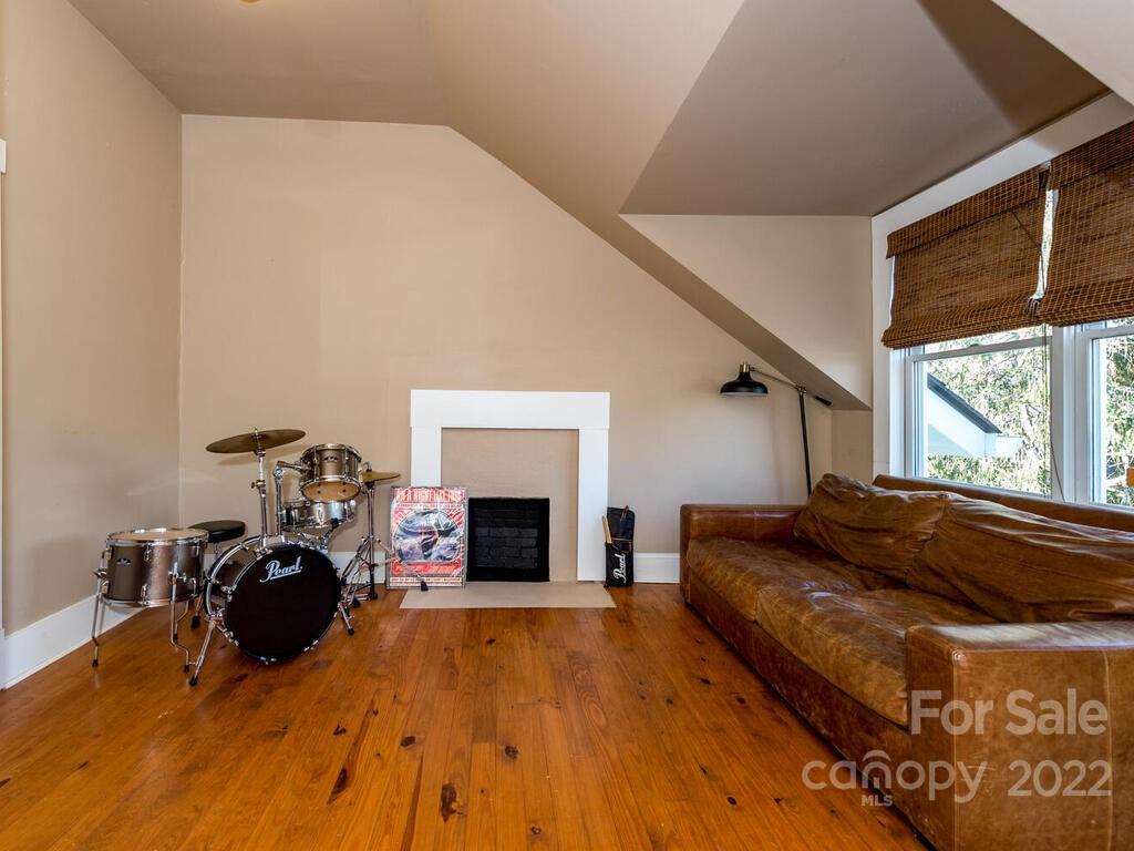 15 Juno Drive Asheville NC 28806