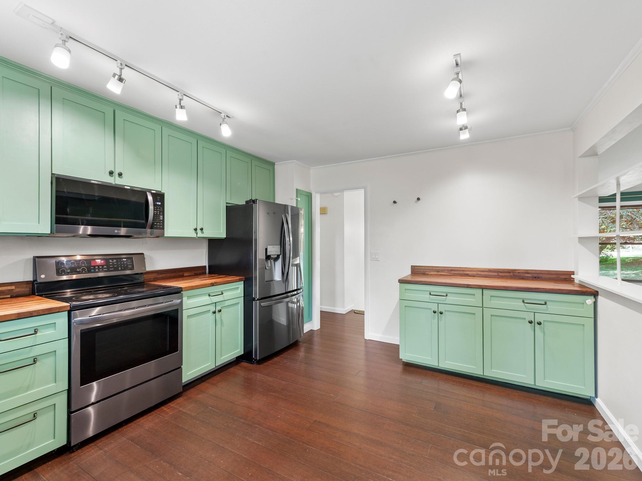 21 Dogwood Grove Asheville NC 28805