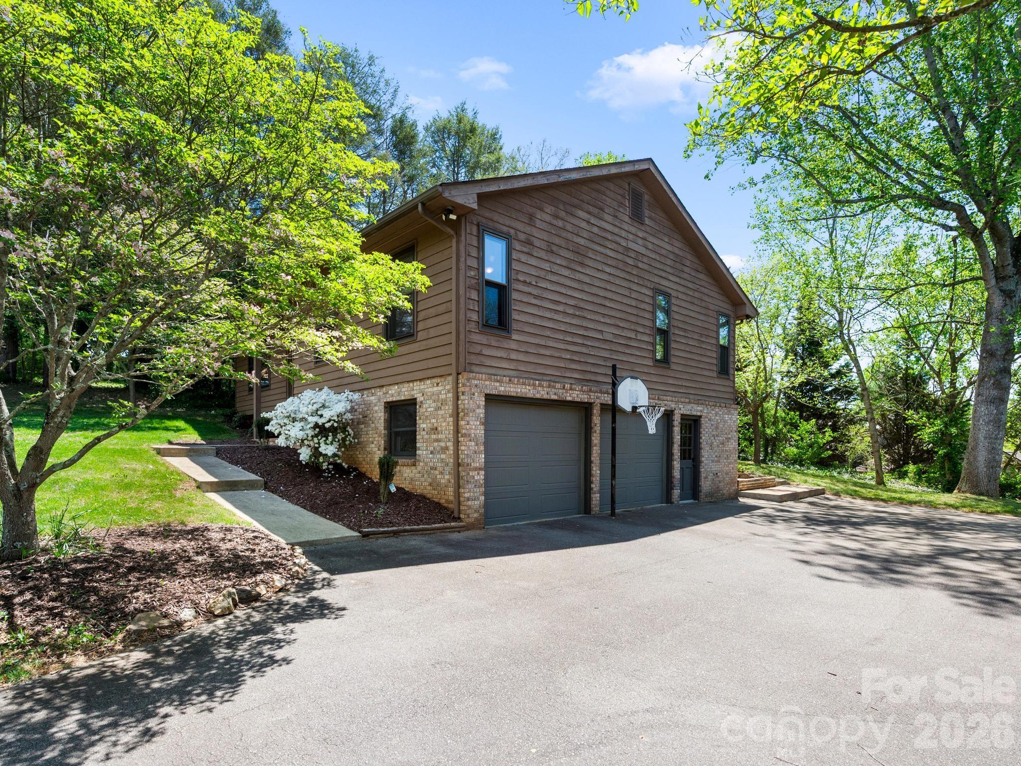 21 Dogwood Grove Asheville NC 28805