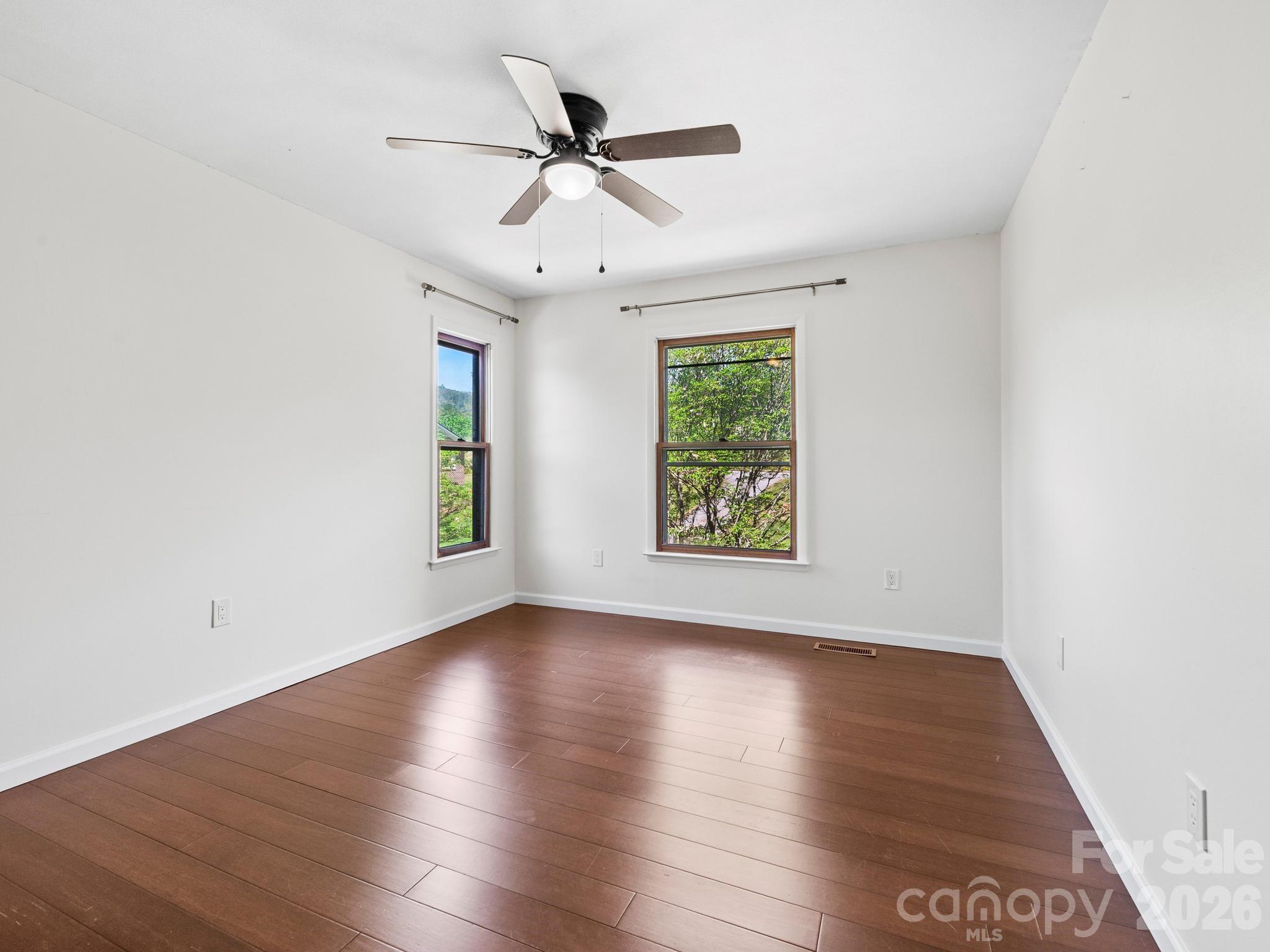 21 Dogwood Grove Asheville NC 28805