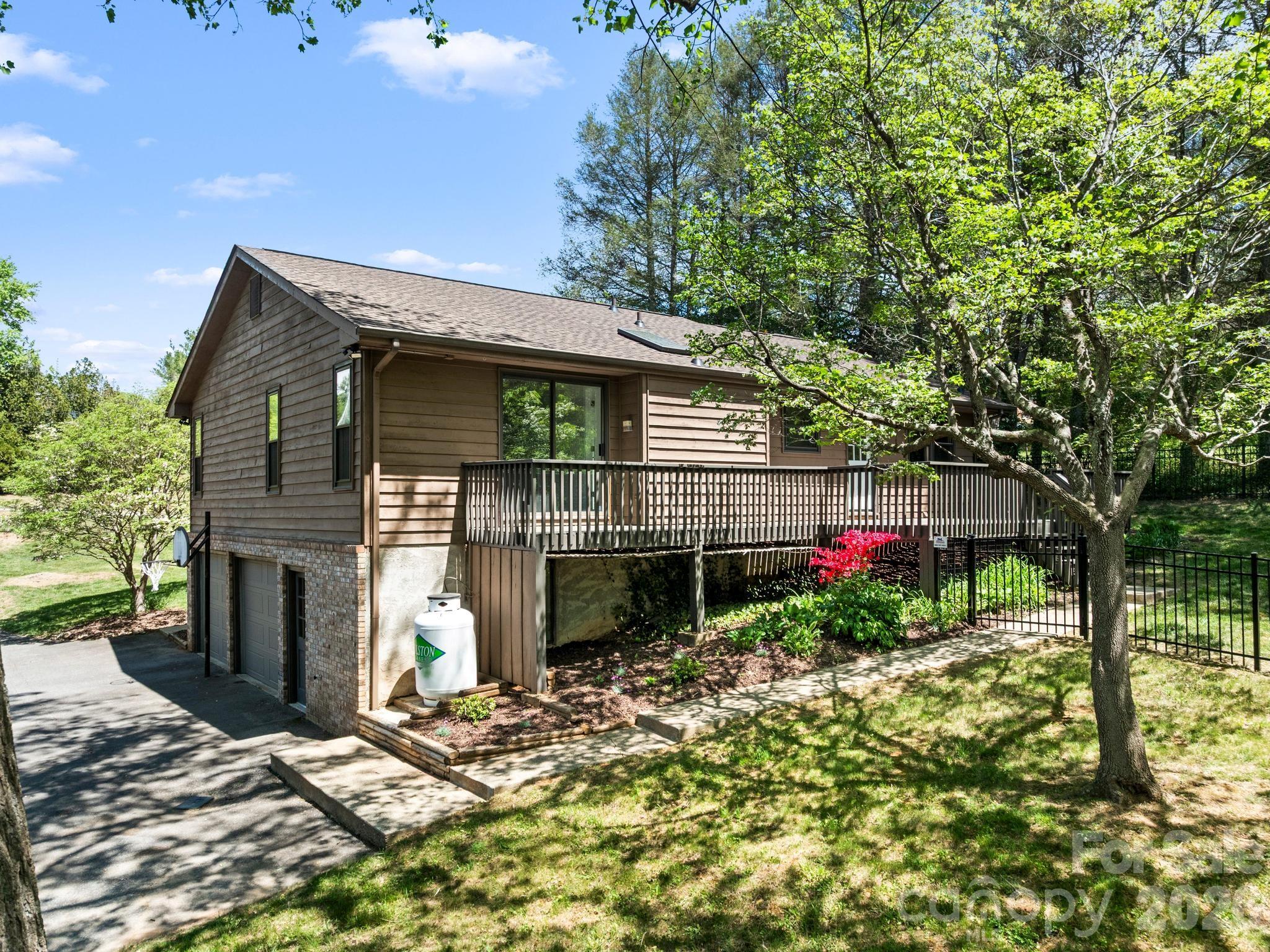 21 Dogwood Grove Asheville NC 28805