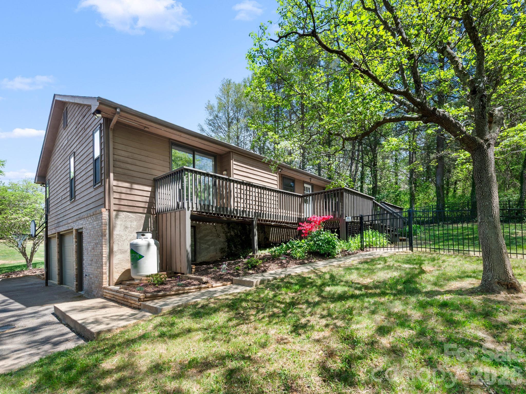 21 Dogwood Grove Asheville NC 28805