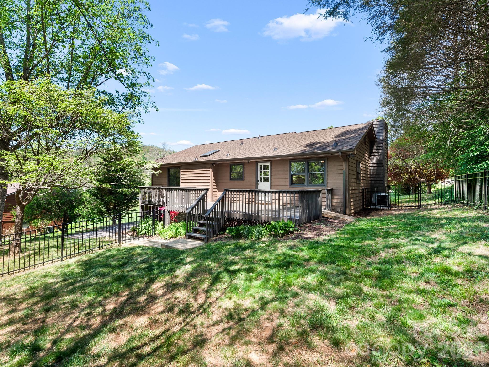21 Dogwood Grove Asheville NC 28805