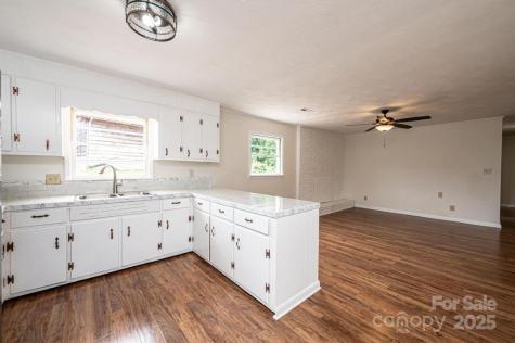 3398 Shamrock Heights Hudson NC 28638