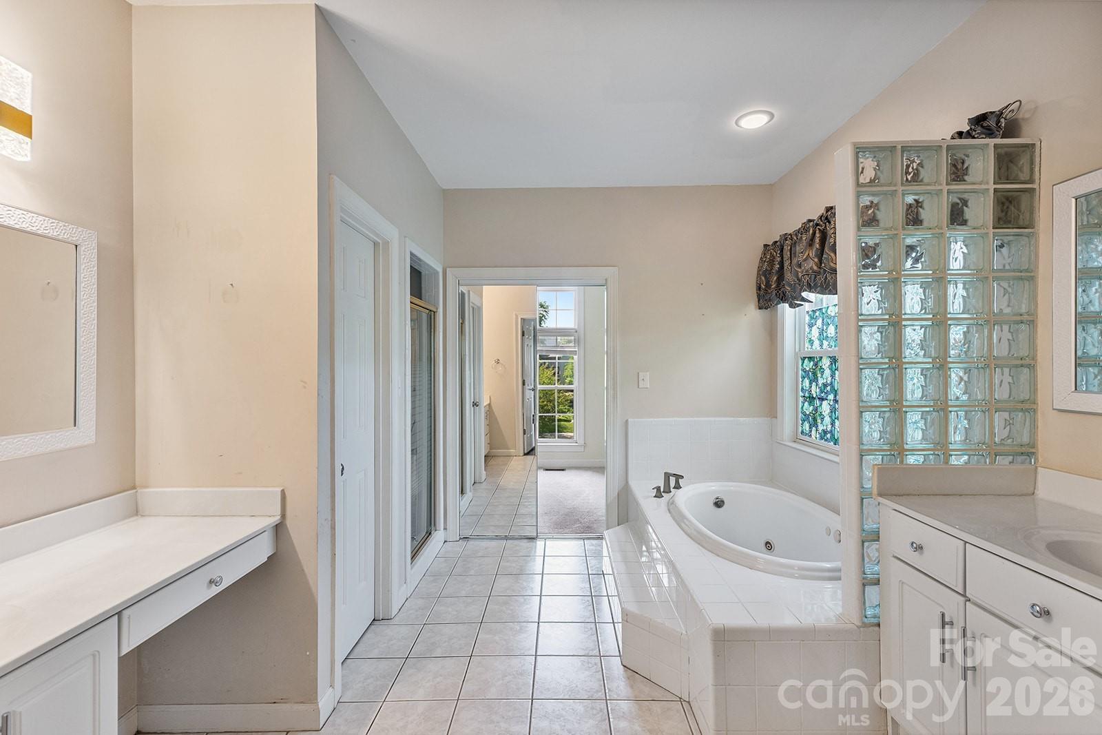 9111 Brocklehurst Lane Charlotte NC 28215