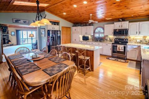 112 N Pinnacle Ridge Road Beech Mountain NC 28604