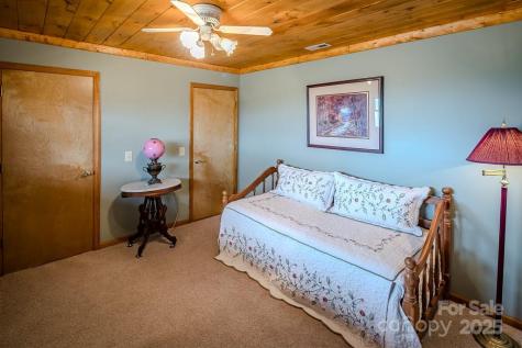 112 N Pinnacle Ridge Road Beech Mountain NC 28604