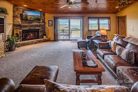 112 N Pinnacle Ridge Road Beech Mountain NC 28604