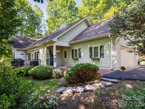 4 Dogwood Glen Circle Etowah NC 28729