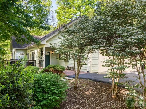 4 Dogwood Glen Circle Etowah NC 28729