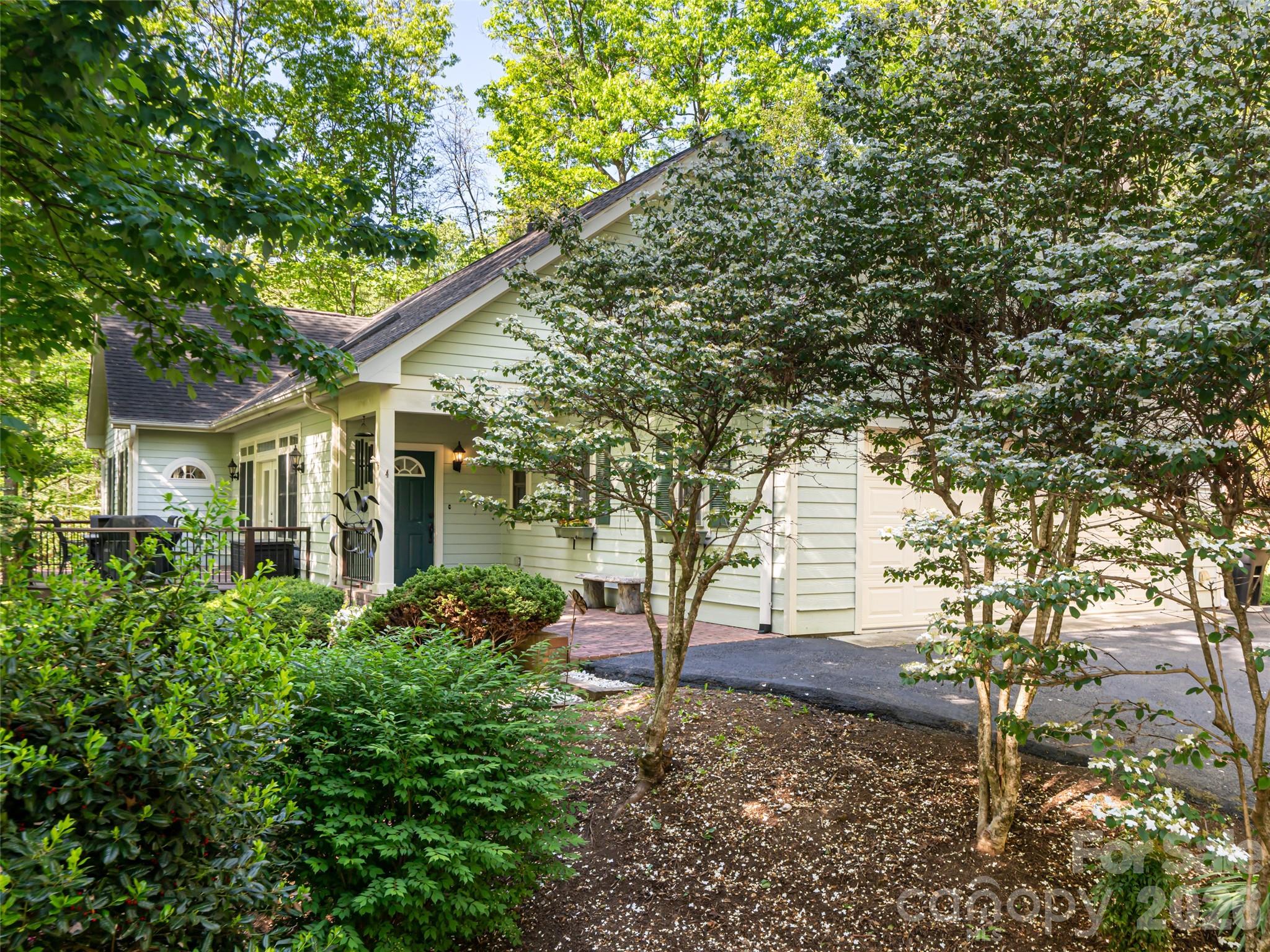 4 Dogwood Glen Circle Etowah NC 28729