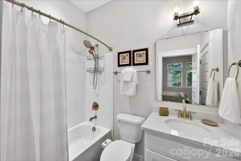 4136 Castleton Road Charlotte NC 28211