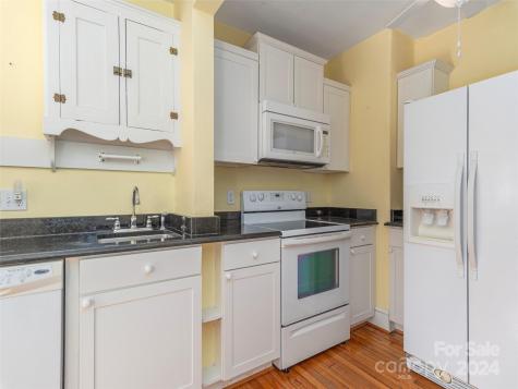 10 Buckingham Court Asheville NC 28803