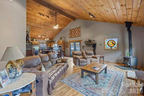 442 Blantyre Church Road Horse Shoe NC 28742