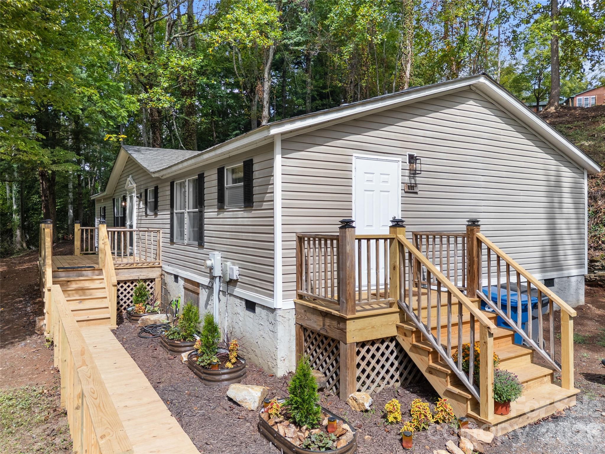 25 Overbrook Drive Saluda NC 28773