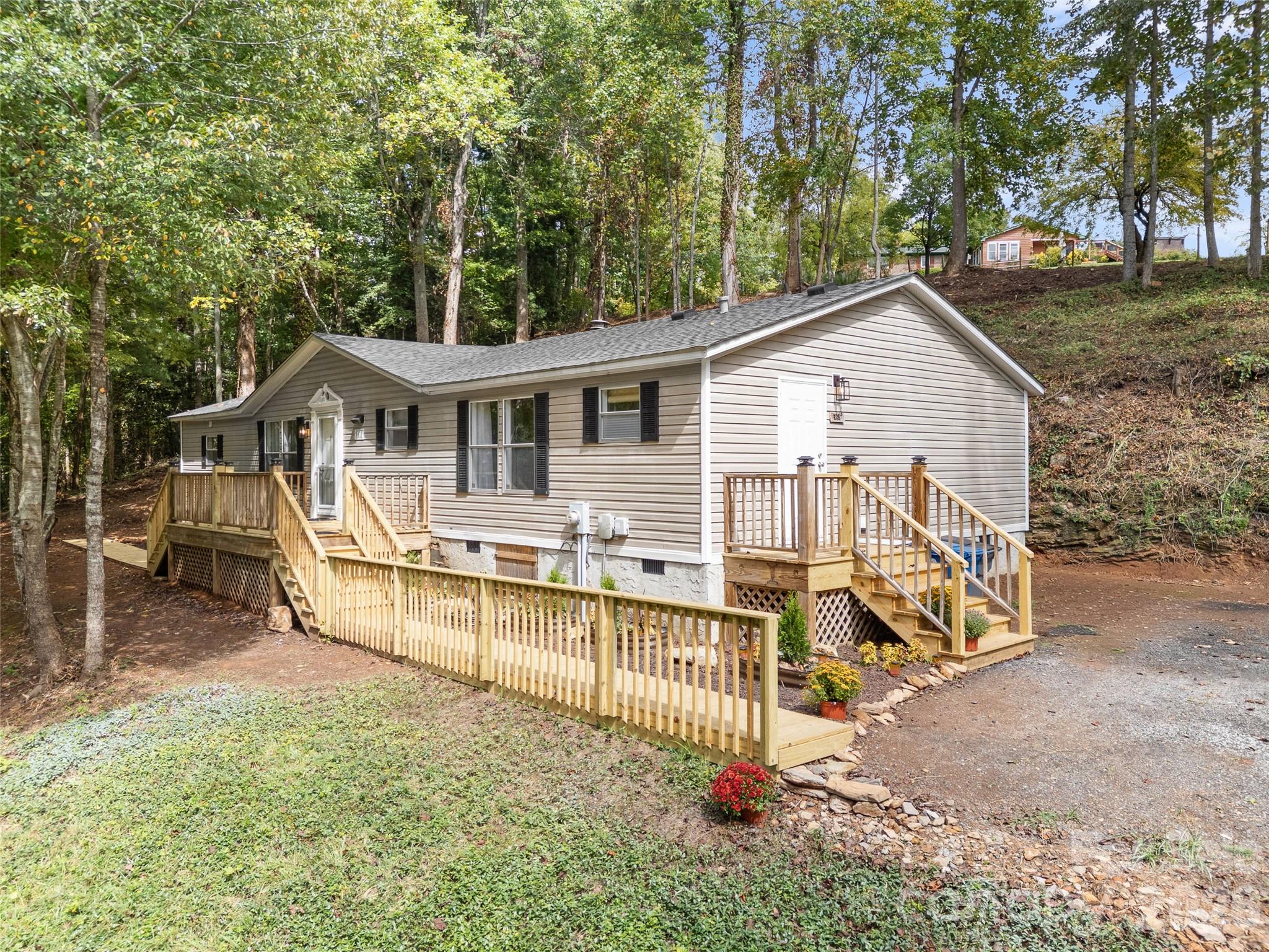 25 Overbrook Drive Saluda NC 28773