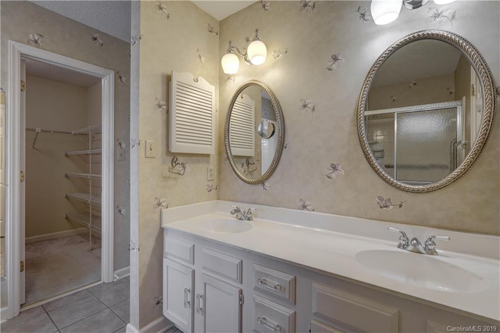 4638 Deanscroft Drive Charlotte NC 28226