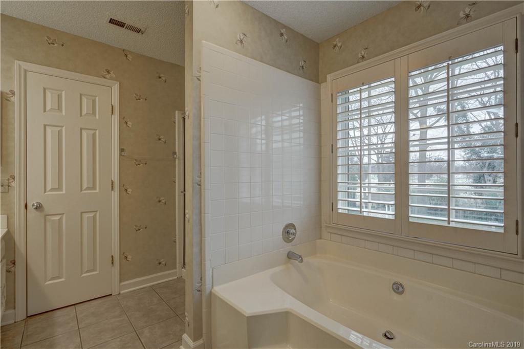 4638 Deanscroft Drive Charlotte NC 28226