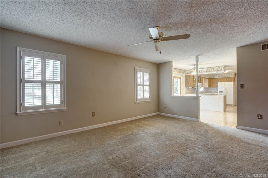 4638 Deanscroft Drive Charlotte NC 28226