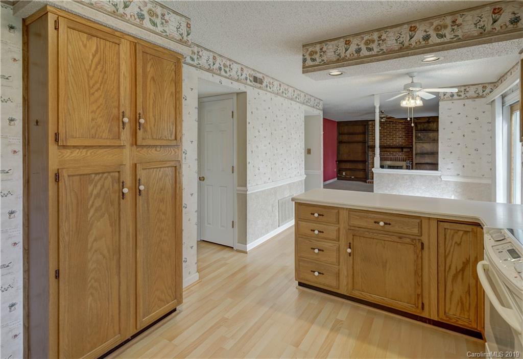 4638 Deanscroft Drive Charlotte NC 28226