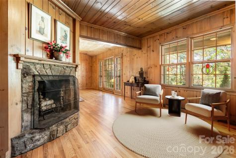 15 Meadow Lane Fairview NC 28730