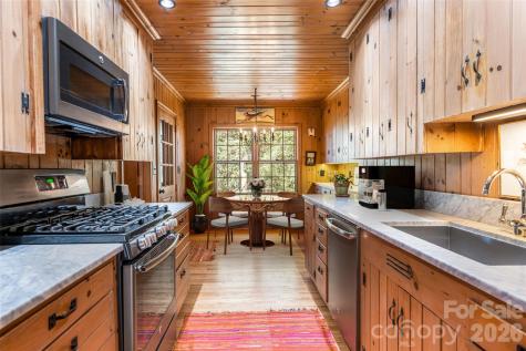 15 Meadow Lane Fairview NC 28730