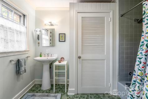 15 Meadow Lane Fairview NC 28730