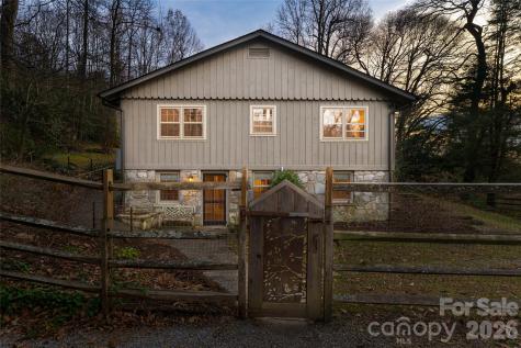 15 Meadow Lane Fairview NC 28730