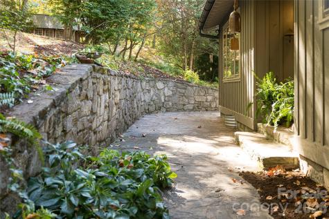 15 Meadow Lane Fairview NC 28730