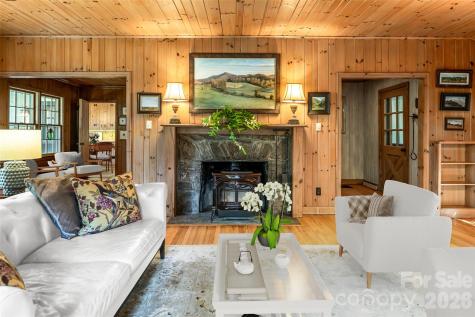 15 Meadow Lane Fairview NC 28730