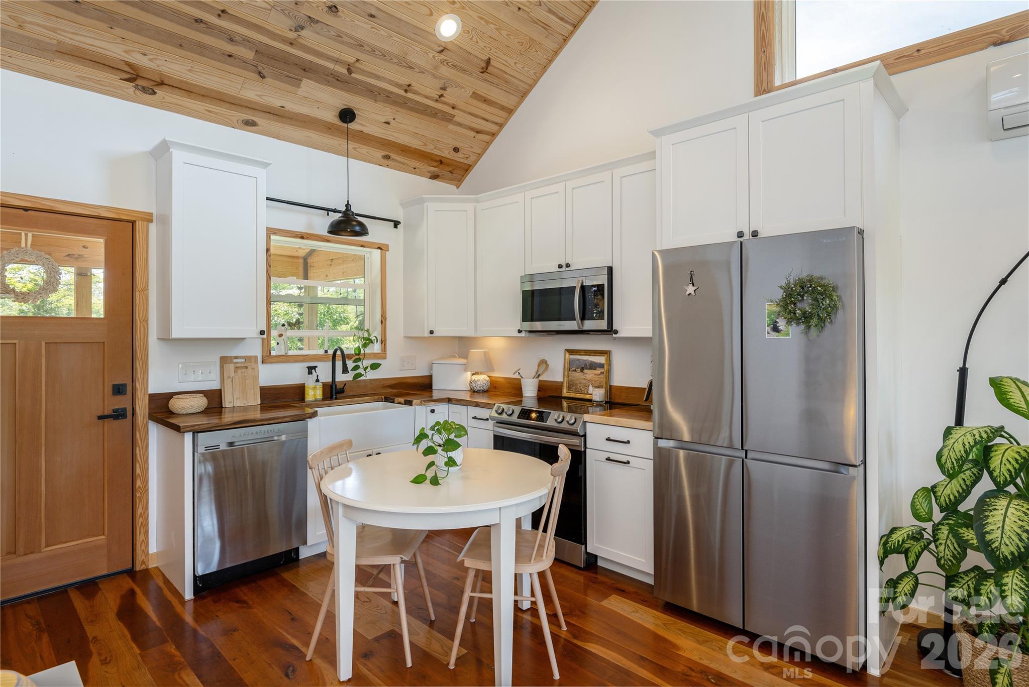 18 N Bear View Drive Hendersonville NC 28792