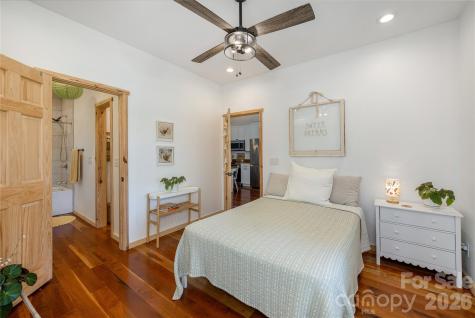 18 N Bear View Drive Hendersonville NC 28792