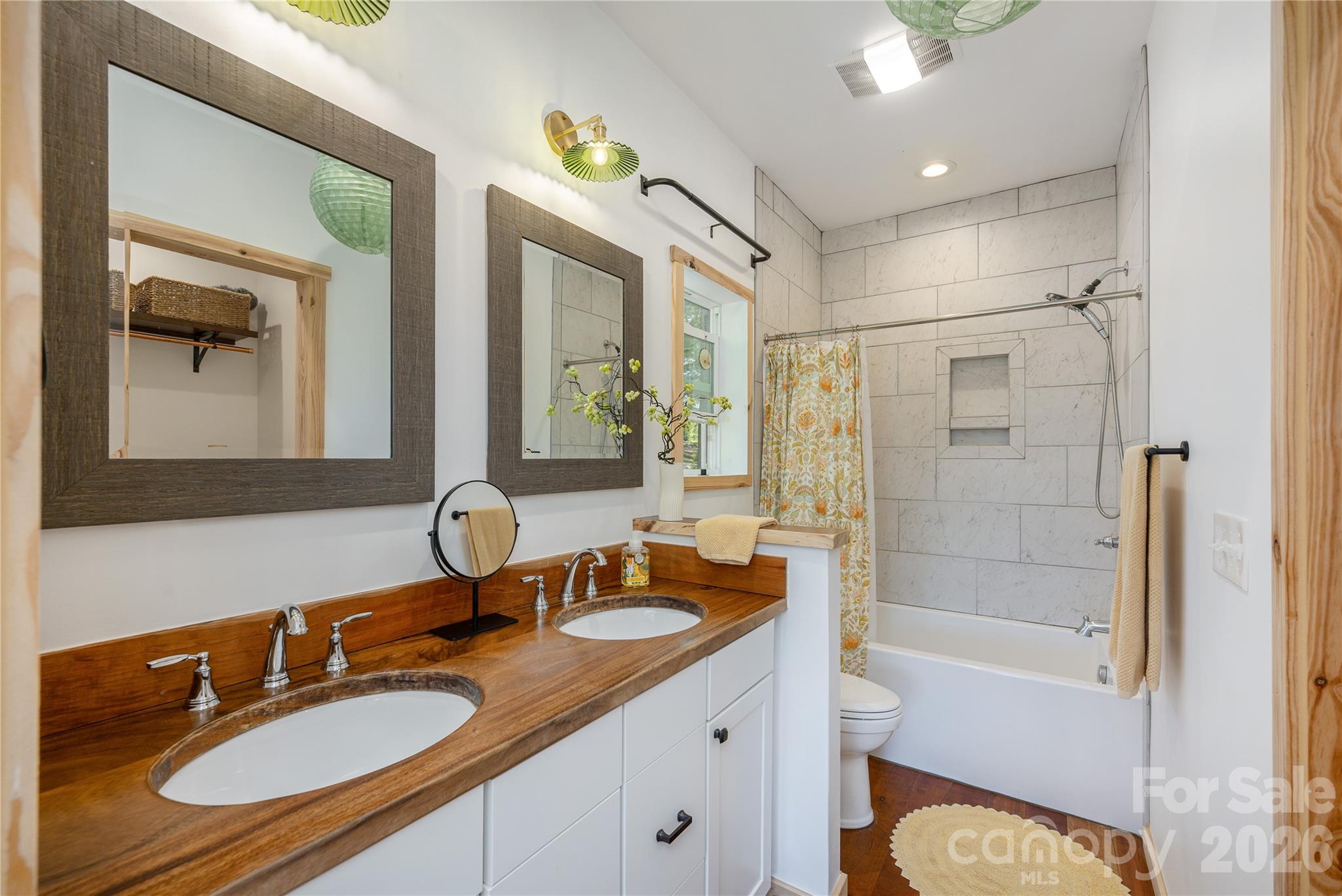 18 N Bear View Drive Hendersonville NC 28792