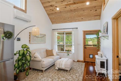 18 N Bear View Drive Hendersonville NC 28792