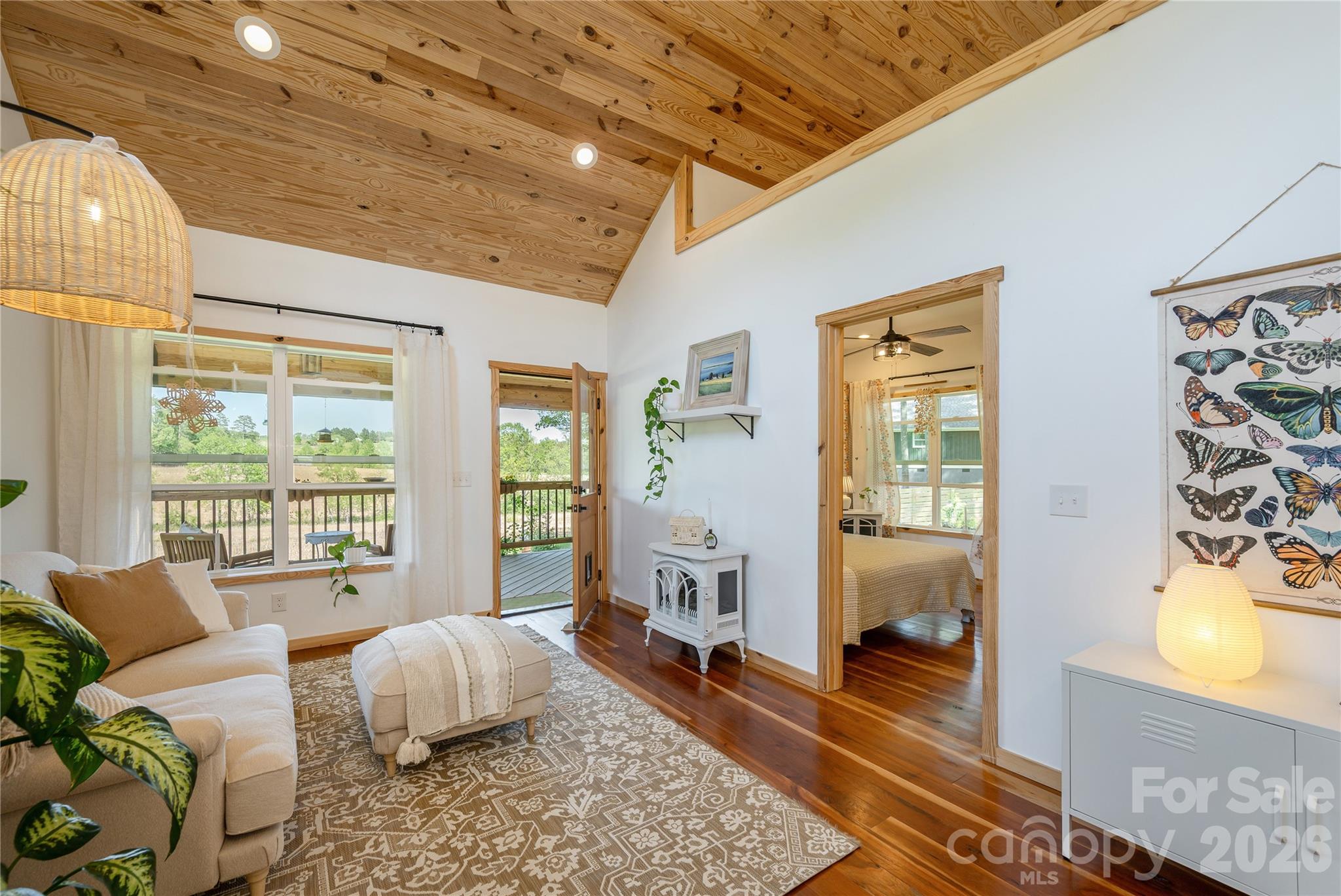 18 N Bear View Drive Hendersonville NC 28792