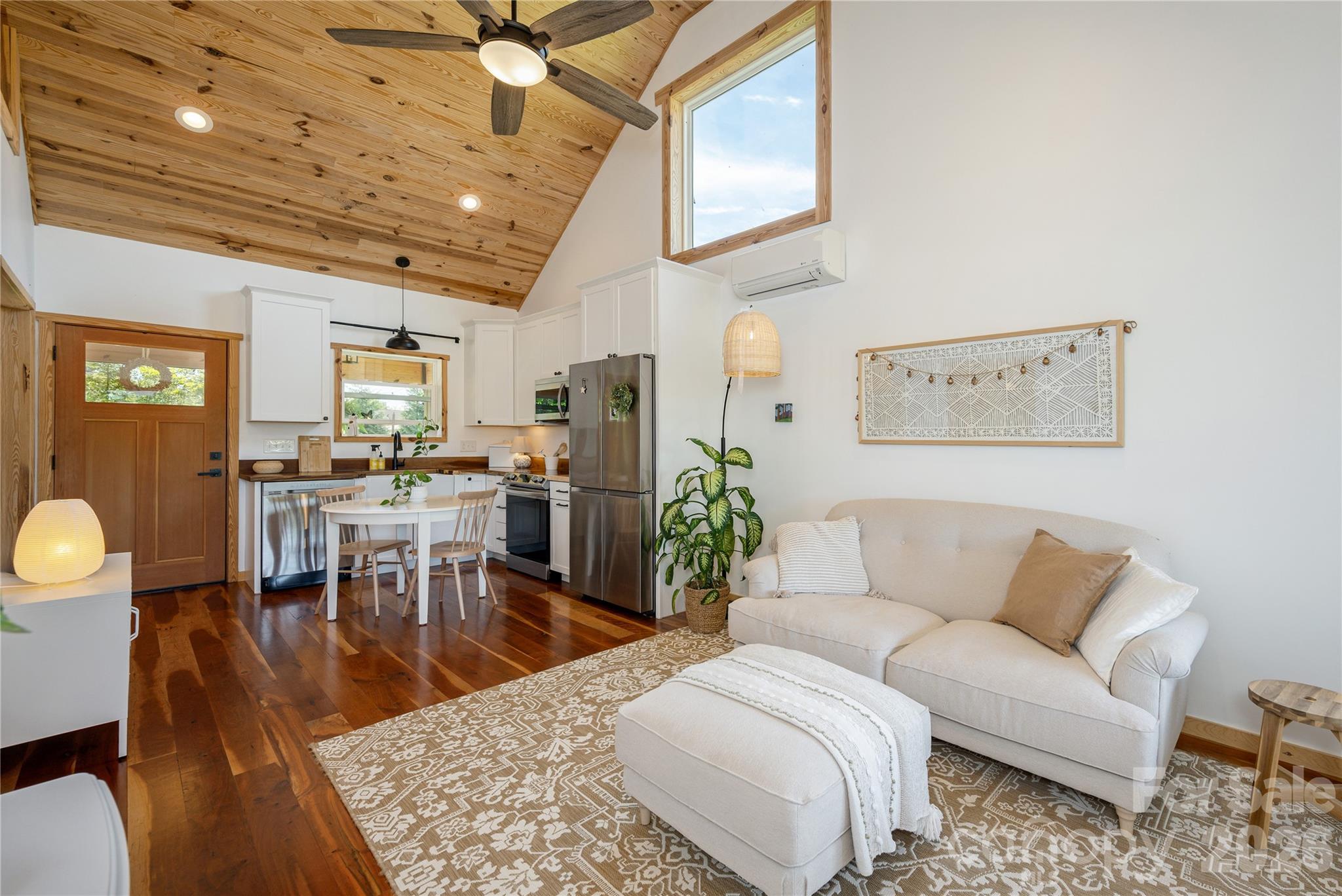 18 N Bear View Drive Hendersonville NC 28792