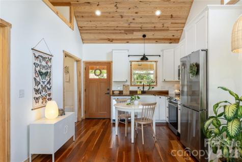 18 N Bear View Drive Hendersonville NC 28792