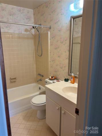 5806 Whitingham Drive Charlotte NC 28215