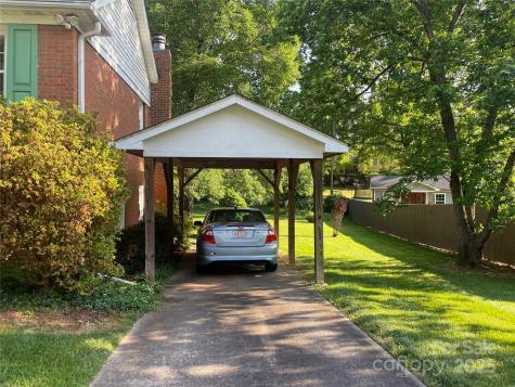 5806 Whitingham Drive Charlotte NC 28215