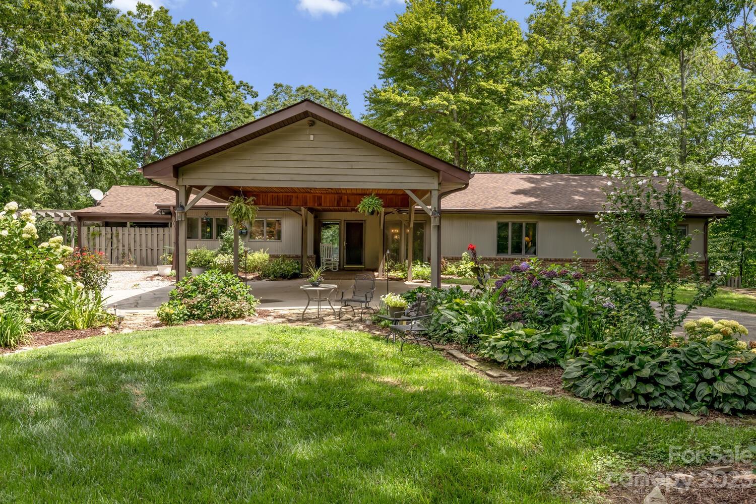 3521 Howard Gap Road Saluda NC 28773