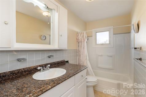 22 Madrid Lane Hendersonville NC 28792