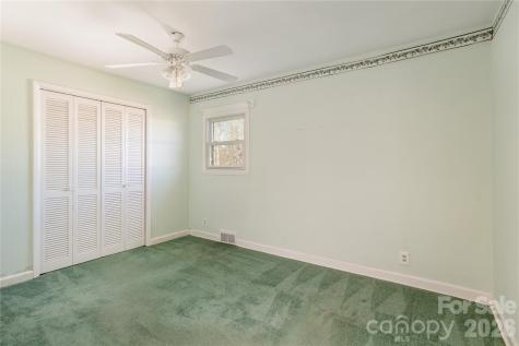 22 Madrid Lane Hendersonville NC 28792