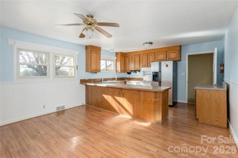 22 Madrid Lane Hendersonville NC 28792