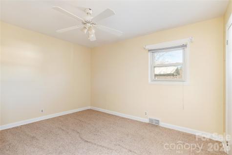 22 Madrid Lane Hendersonville NC 28792