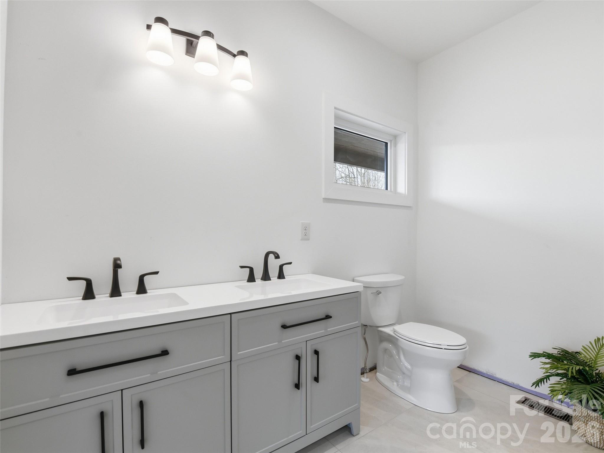 288 Ironwood Drive Clyde NC 28721