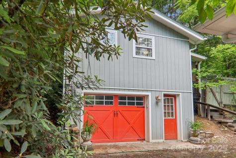 416 S Cherokee Avenue Black Mountain NC 28711