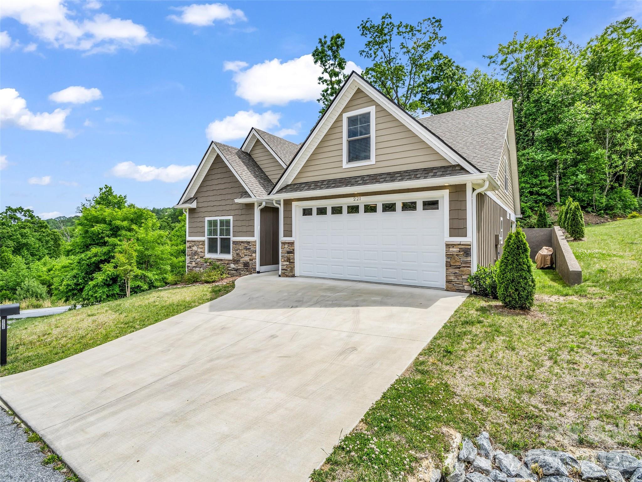 221 Millbrae Loop Hendersonville NC 28791