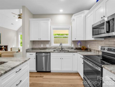 221 Millbrae Loop Hendersonville NC 28791