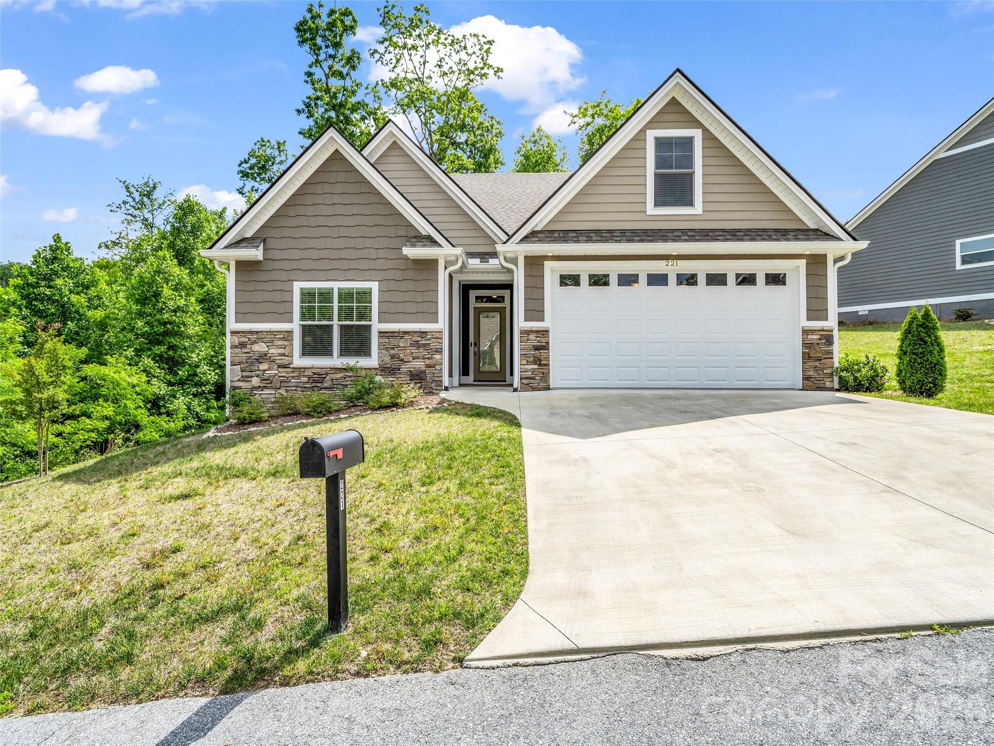 221 Millbrae Loop Hendersonville NC 28791
